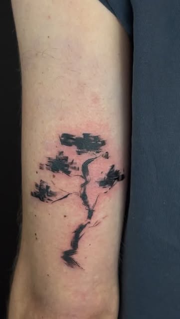 Bonsai brush tattoo on ribs